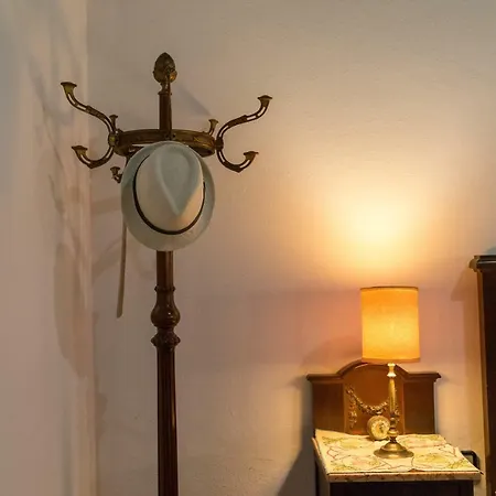 Hotel Medieval House In Old City